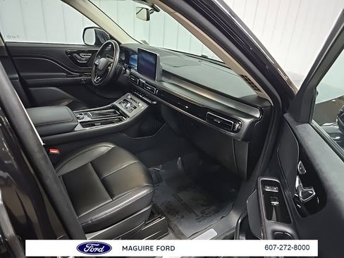 Used 2022 Lincoln Aviator AWD w/ Elements Package image 15