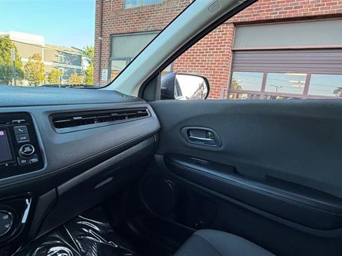 Used 2021 Honda HR-V LX image 36