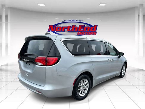 Used 2023 Chrysler Voyager LX FWD image 3