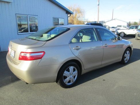 Used 2009 Toyota Camry LE image 6