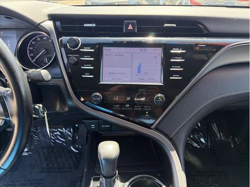 Used 2019 Toyota Camry SE w/ Carpet Mat Package FWD image 10