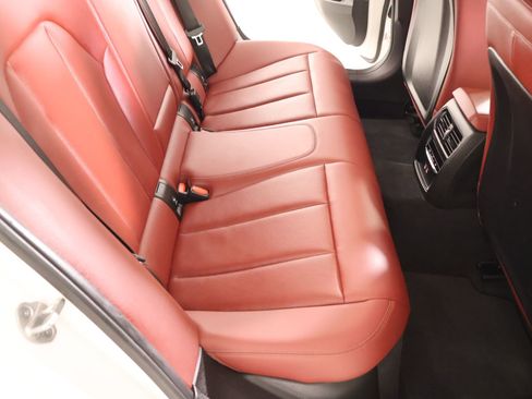 Used 2025 BMW 330i Sedan w/ M Sport Package image 15