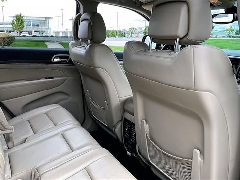 Used 2017 Jeep Grand Cherokee Limited w/ Luxury Group II AWD/4WD image 29