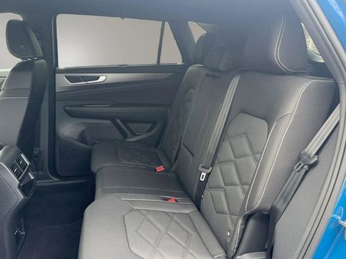 Used 2025 Volkswagen Atlas Cross Sport SE image 15