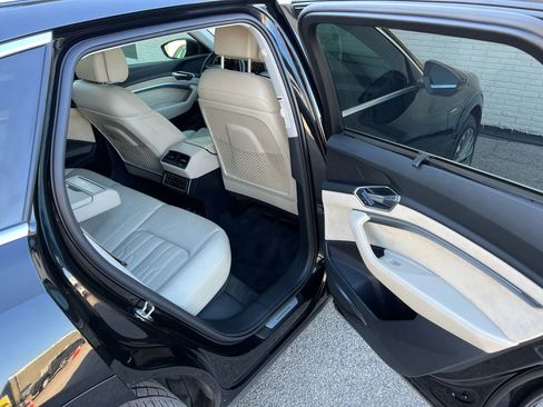 Used 2019 Audi e-tron Prestige image 33