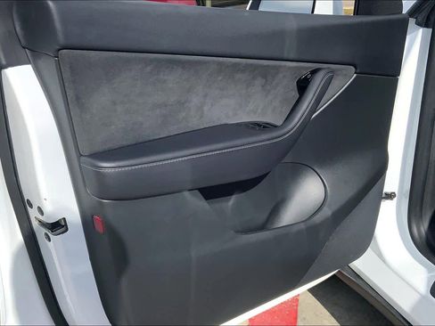 Used 2021 Tesla Model Y Long Range image 24