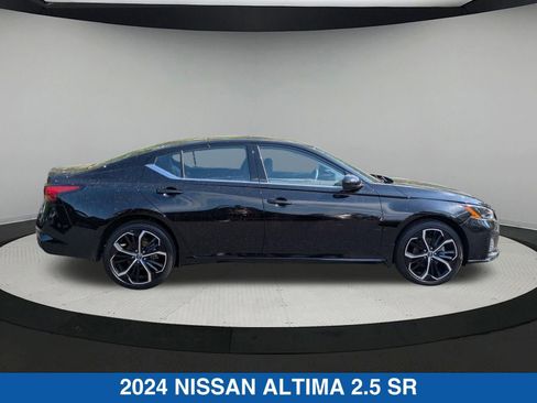 Used 2024 Nissan Altima 2.5 SR w/ SR Premium Package AWD/4WD image 2