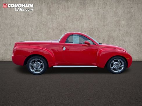 Used 2004 Chevrolet SSR w/ Preferred Equipment Group RWD image 9