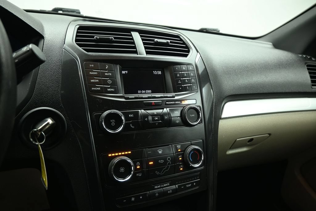Certified 2018 Ford Explorer FWD image 13