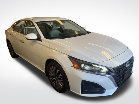 Used 2023 Nissan Altima 2.5 SV AWD/4WD image 9