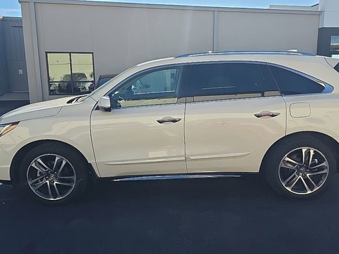 Used 2017 Acura MDX SH-AWD w/ Advance Package image 4