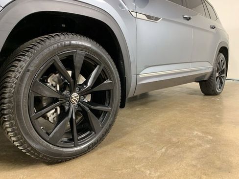 Used 2024 Volkswagen Atlas SEL Premium R-Line image 2