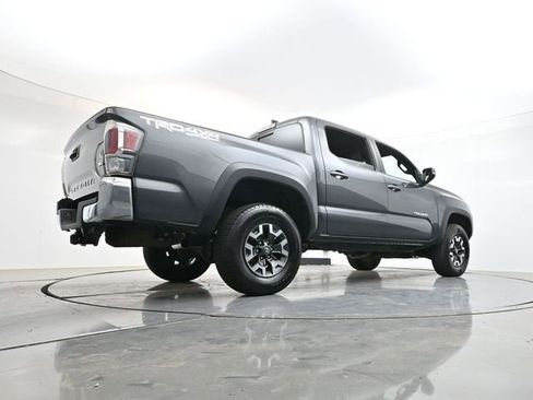 Used 2022 Toyota Tacoma TRD Off-Road AWD/4WD image 32