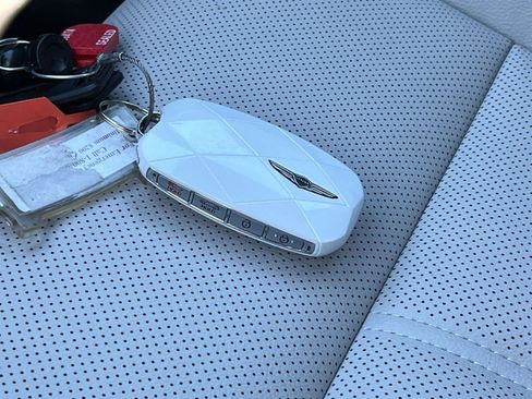 Used 2025 Genesis G70 2.5T image 22