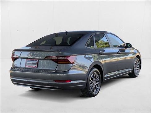 Used 2019 Volkswagen Jetta SE w/ Cold Weather Package image 5