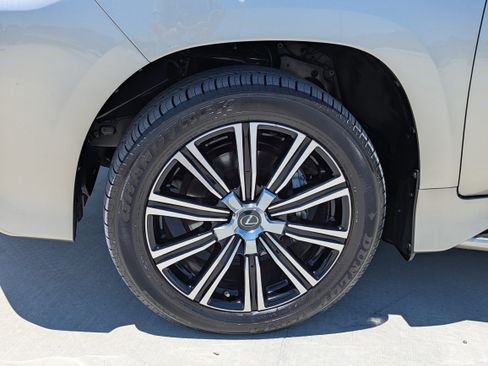 Used 2021 Lexus LX 570 4WD w/ Luxury Package image 10