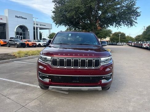 Used 2024 Jeep Wagoneer Series II w/ Flexible Seating Group AWD/4WD image 2