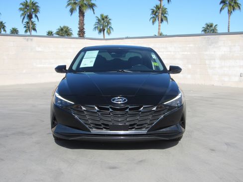 Used 2023 Hyundai Elantra Limited w/ Cargo Package image 3
