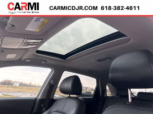 Used 2022 Kia Niro EX Premium w/ Cold Weather Package FWD image 11