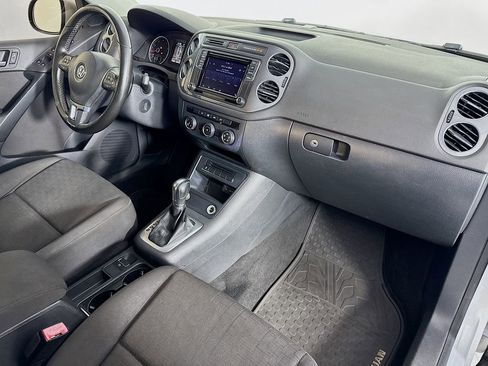 Used 2018 Volkswagen Tiguan Limited w/ Premium Package FWD image 37