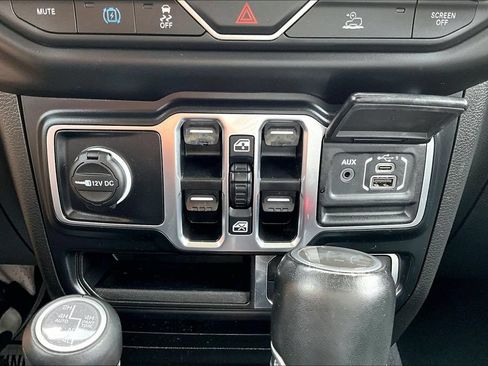 Used 2023 Jeep Wrangler Unlimited Sahara AWD/4WD image 26