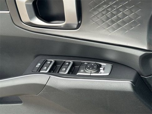 Used 2023 Kia Sorento LX image 23