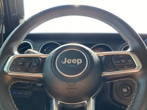 Used 2022 Jeep Wrangler Unlimited Sahara AWD/4WD image 12