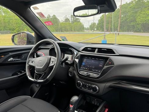 Used 2023 Chevrolet TrailBlazer RS w/ Sun and Liftgate Package image 10