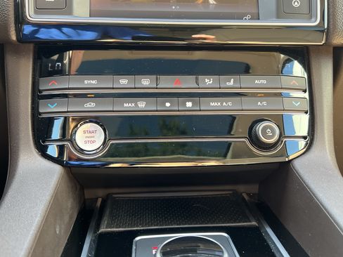 Used 2018 Jaguar F-PACE Prestige AWD/4WD image 30