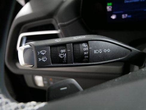 Used 2025 Chevrolet Traverse LT image 30