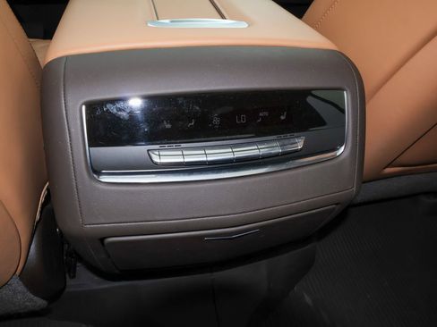 Used 2023 Cadillac Escalade Premium Luxury w/ LPO, Radiant Package AWD/4WD image 16
