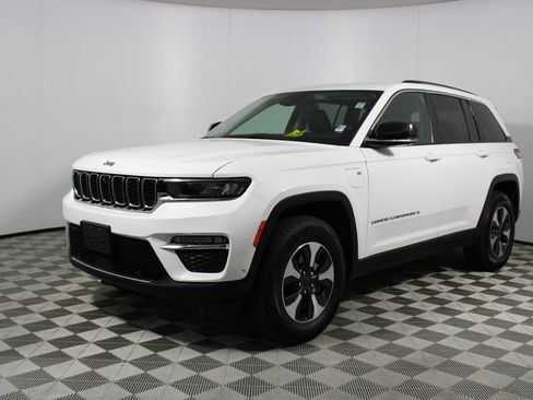 Used 2023 Jeep Grand Cherokee 4WD 4xe w/ Luxury Tech Group II image 3