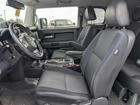 Used 2014 Toyota FJ Cruiser 4WD w/ Convenience Package image 11