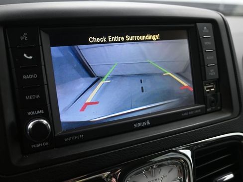 Used 2013 Chrysler Town & Country Touring-L w/ Driver Convenience Group FWD image 19