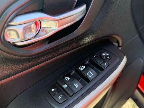 Used 2017 Jeep Cherokee Limited image 21