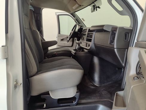 Used 2025 Chevrolet Express 2500 w/ Driver Convenience Package RWD image 18