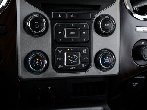 Used 2013 Ford F250 Lariat image 30