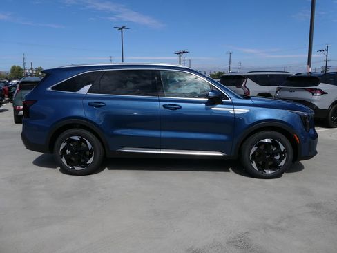 New 2025 Kia Sorento EX image 2