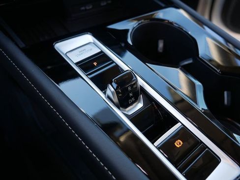 Certified 2025 Volkswagen Atlas SEL Premium R-Line image 29