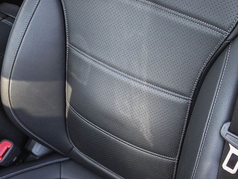 Used 2025 Mercedes-Benz GLC 300 image 23