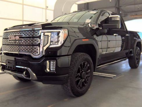 Used 2021 GMC Sierra 2500 Denali w/ Denali Black Diamond Edition AWD/4WD image 4