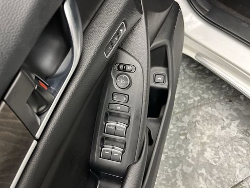 Used 2020 Honda Accord Touring image 9