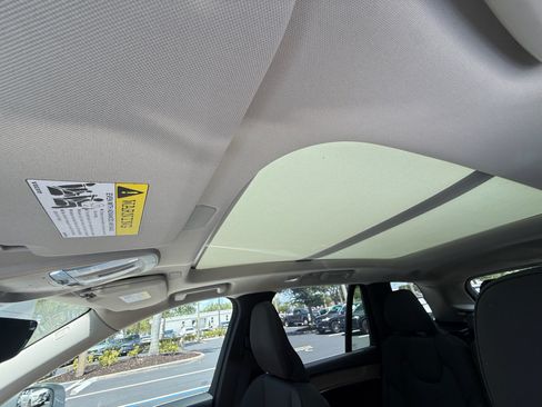 Used 2025 Volvo XC90 T8 Plus w/ Protection Package Premier AWD/4WD image 5