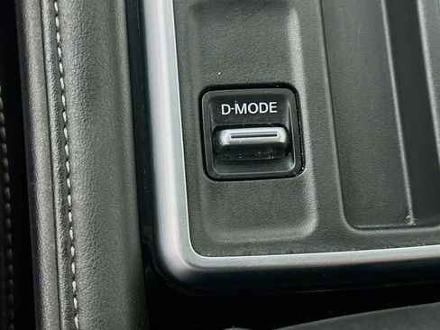 Used 2025 Nissan Pathfinder SV FWD image 25
