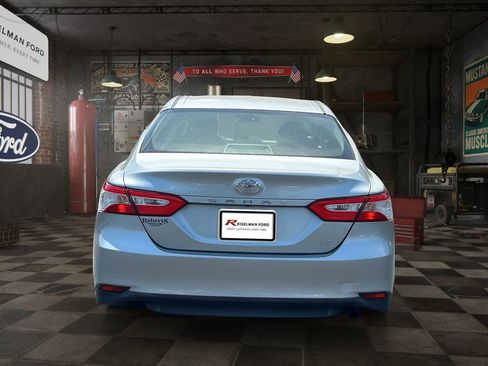 Used 2018 Toyota Camry LE FWD image 5