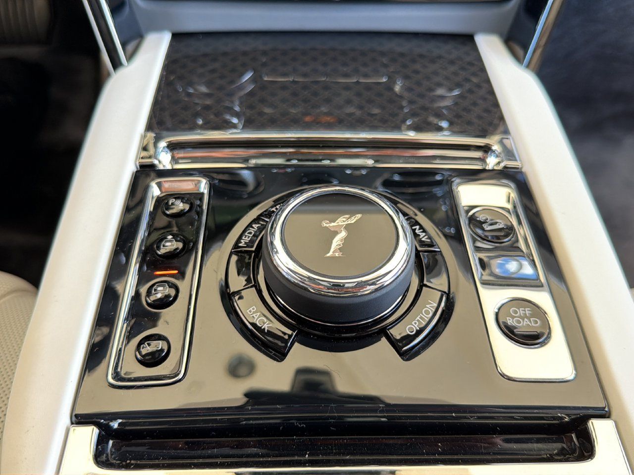 New 2027 Rolls-Royce Cullinan Black Badge AWD/4WD image 30