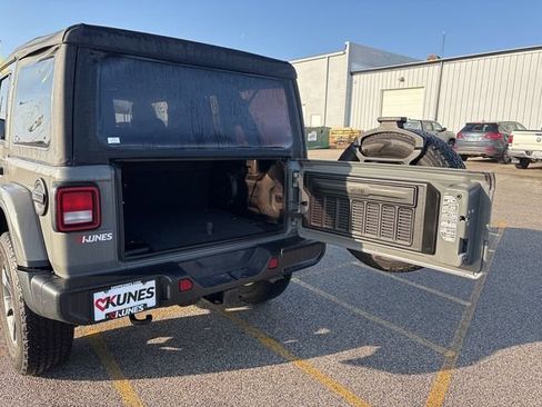Used 2023 Jeep Wrangler Unlimited Sahara w/ Cold Weather Group AWD/4WD image 13