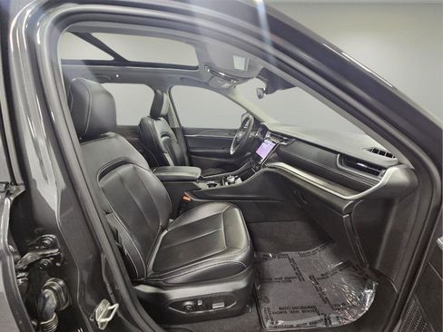 Used 2023 Jeep Grand Cherokee Limited image 27