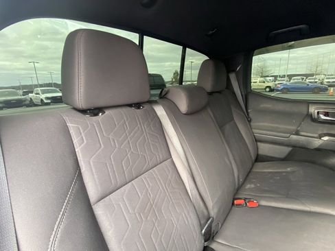 Used 2019 Toyota Tacoma TRD Sport image 26