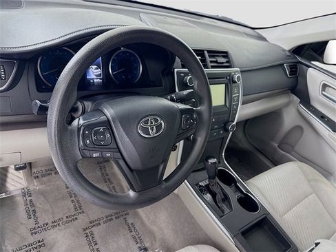 Certified 2017 Toyota Camry LE image 9